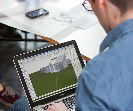 Studierender am Computer
